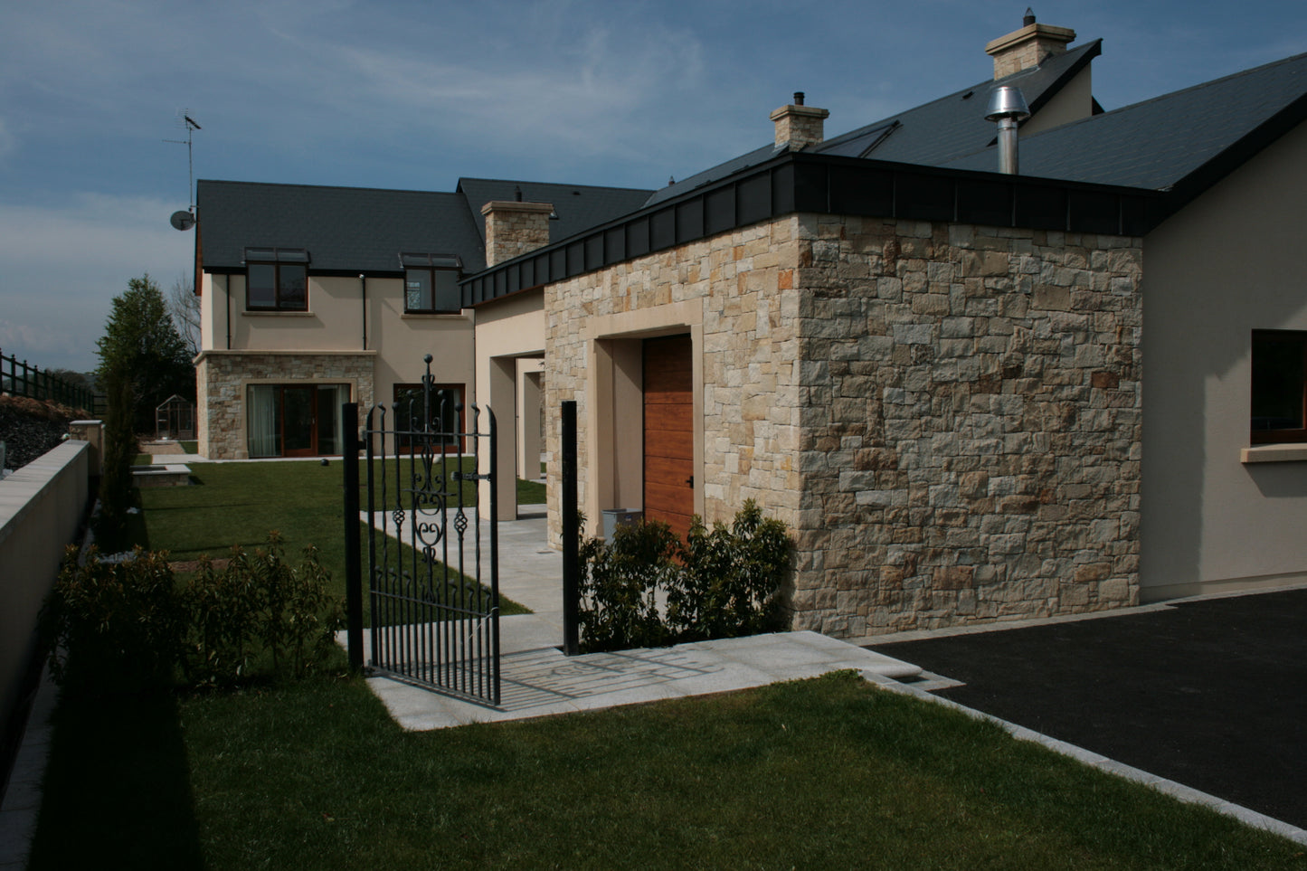 Mountcharles Sandstone Stoneer - Corners