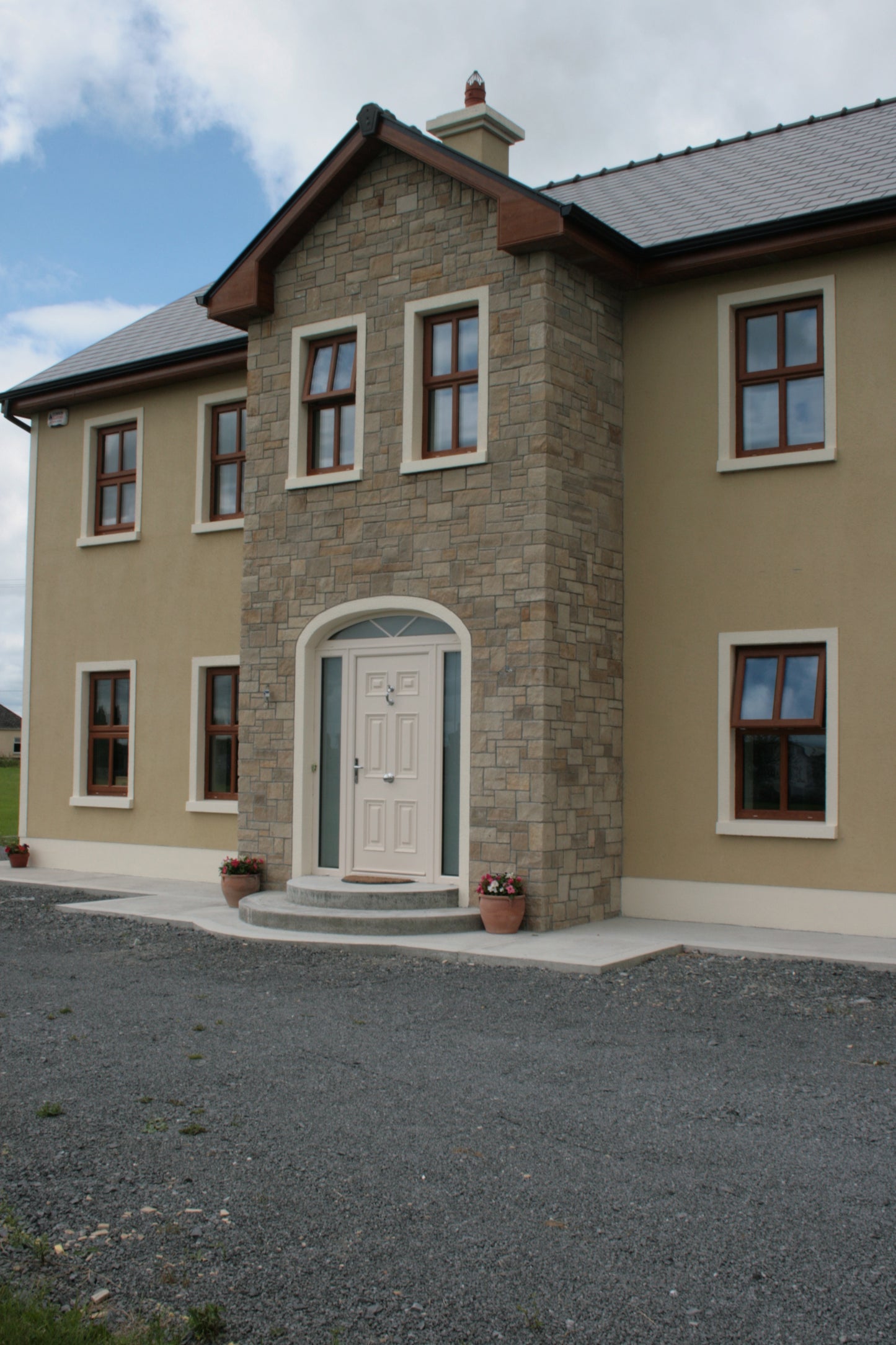 Mountcharles Sandstone Stoneer - Corners