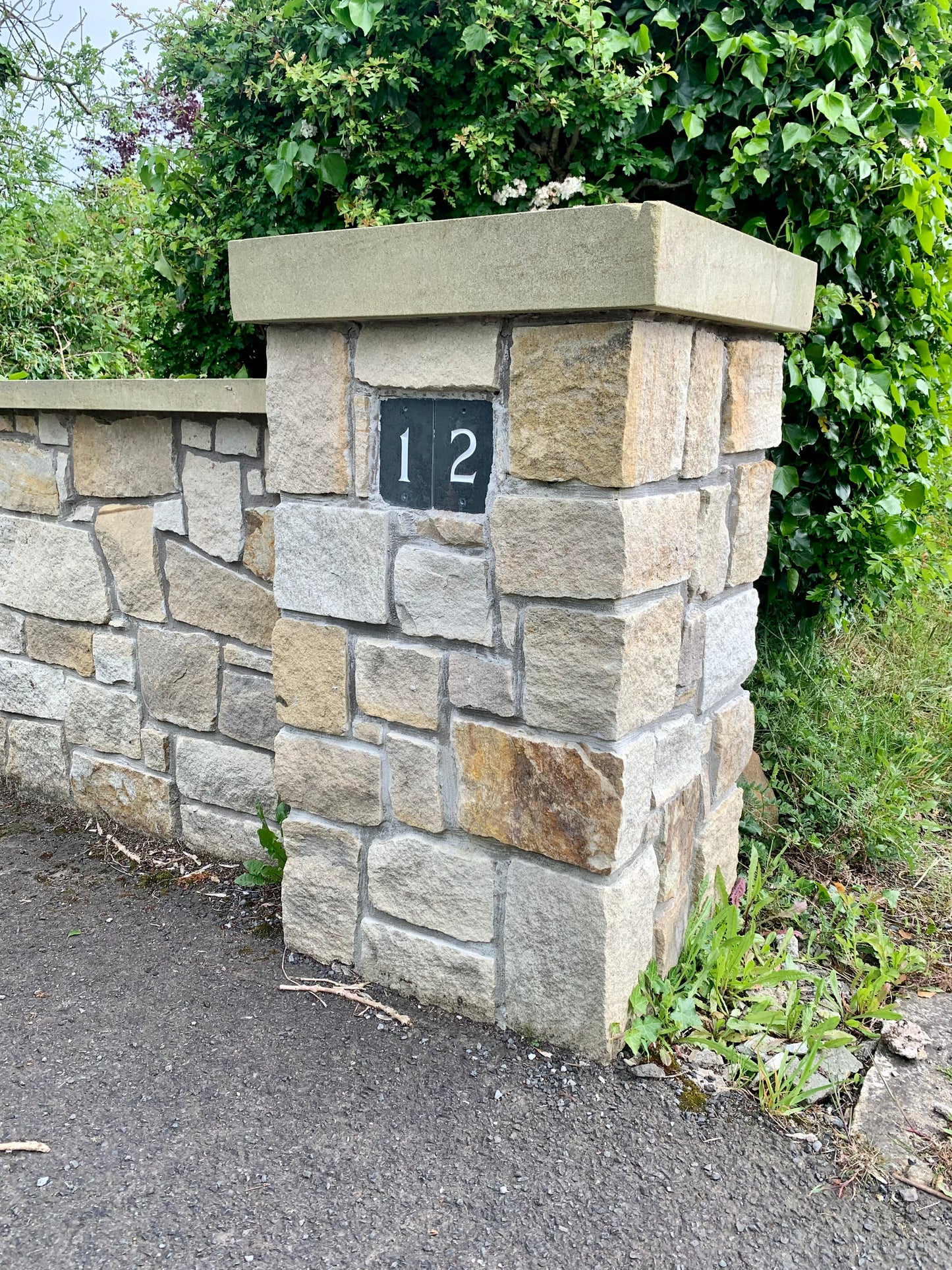 Mountcharles Sandstone Stoneer - Corners