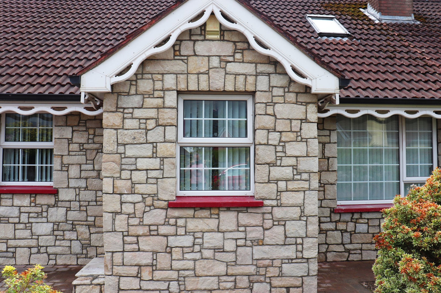 Mountcharles Sandstone Stoneer - Corners