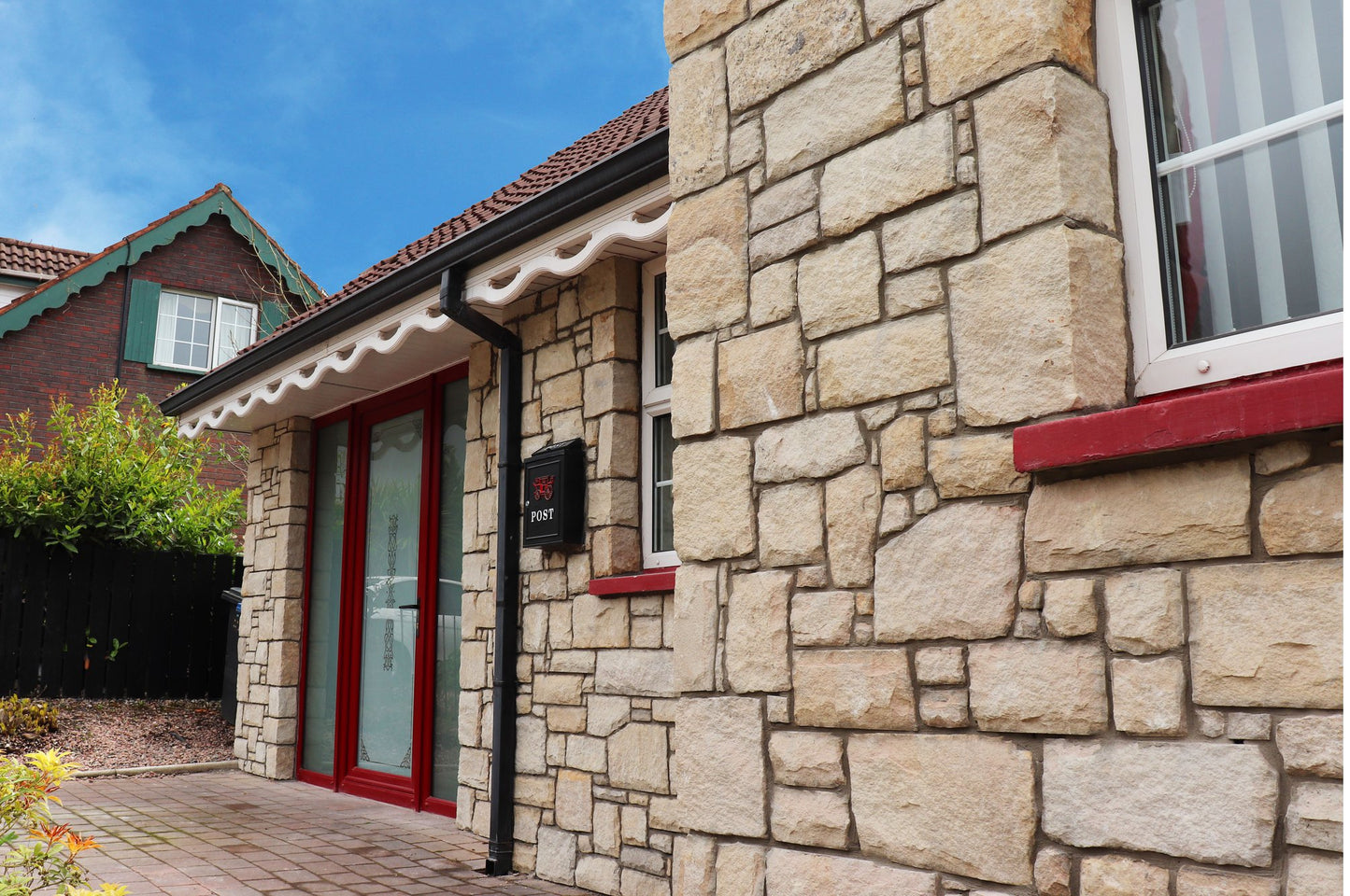 Mountcharles Sandstone Stoneer - Corners