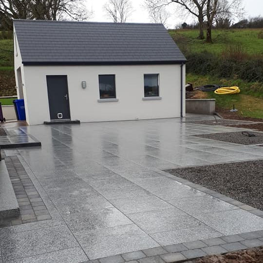 Patio area featuring Silver Granite Paving in 600 x 600mm size and cobbled border.
