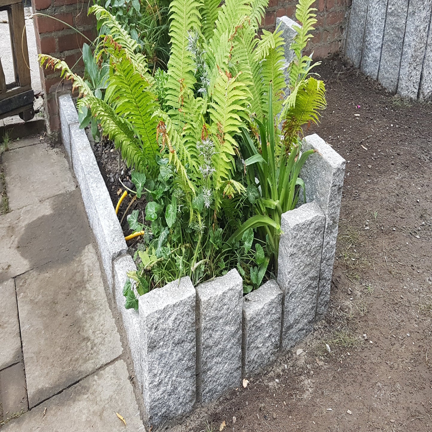 Gold Granite Kerb 1000 x 200 x 80 - Pineapple
