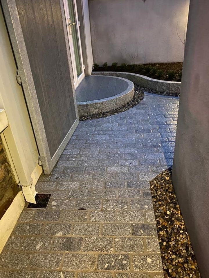 Gold Granite Kerb 1000 x 200 x 80 - Pineapple