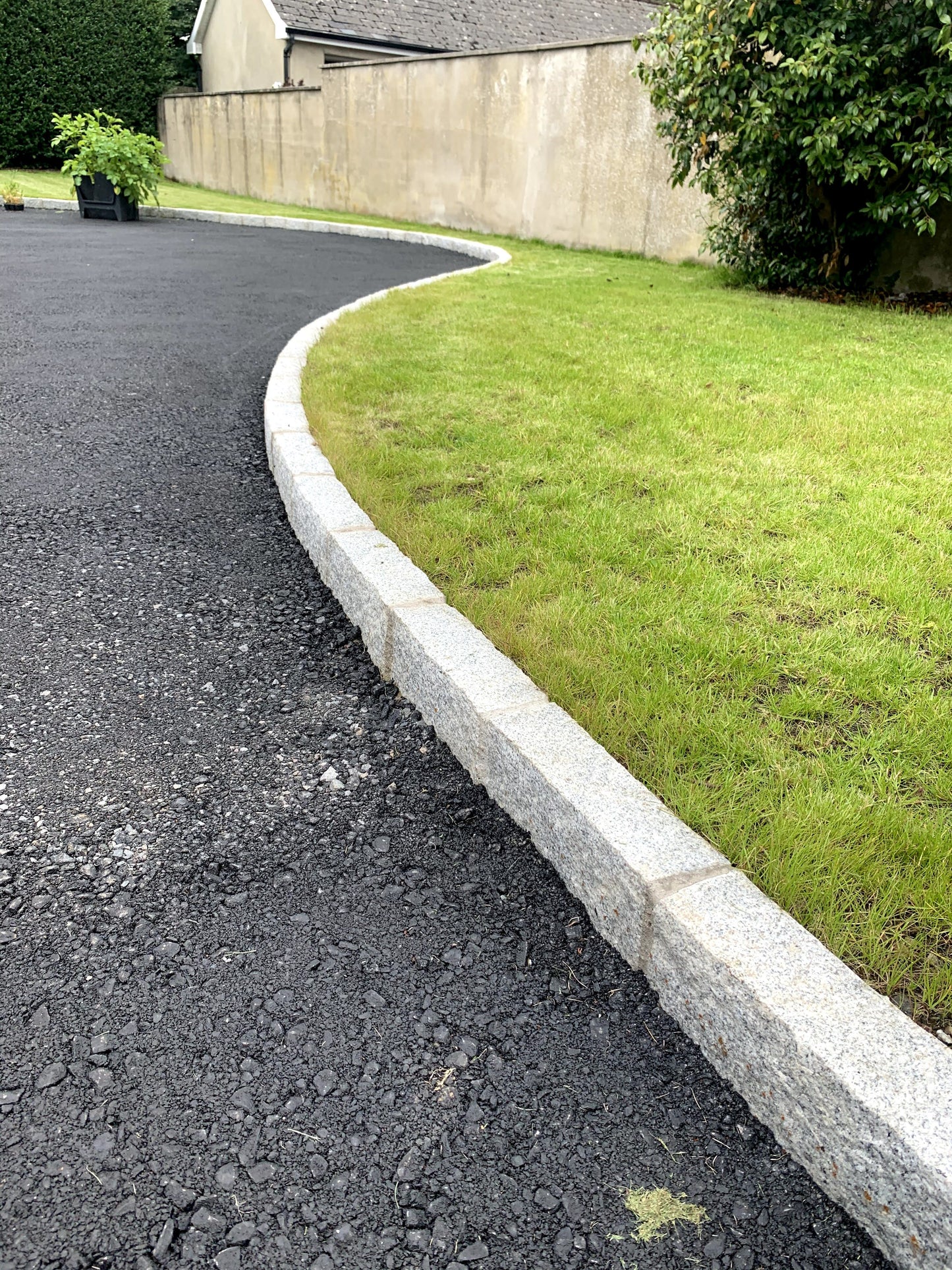 Gold Granite Kerb 1000 x 200 x 80 - Pineapple