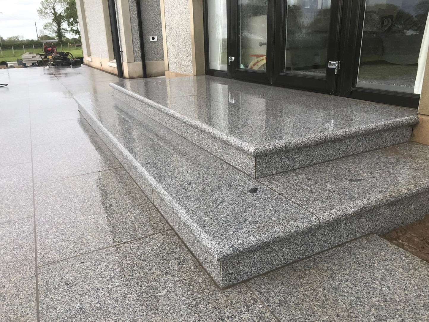 Silver Granite Paving - 900 x 600