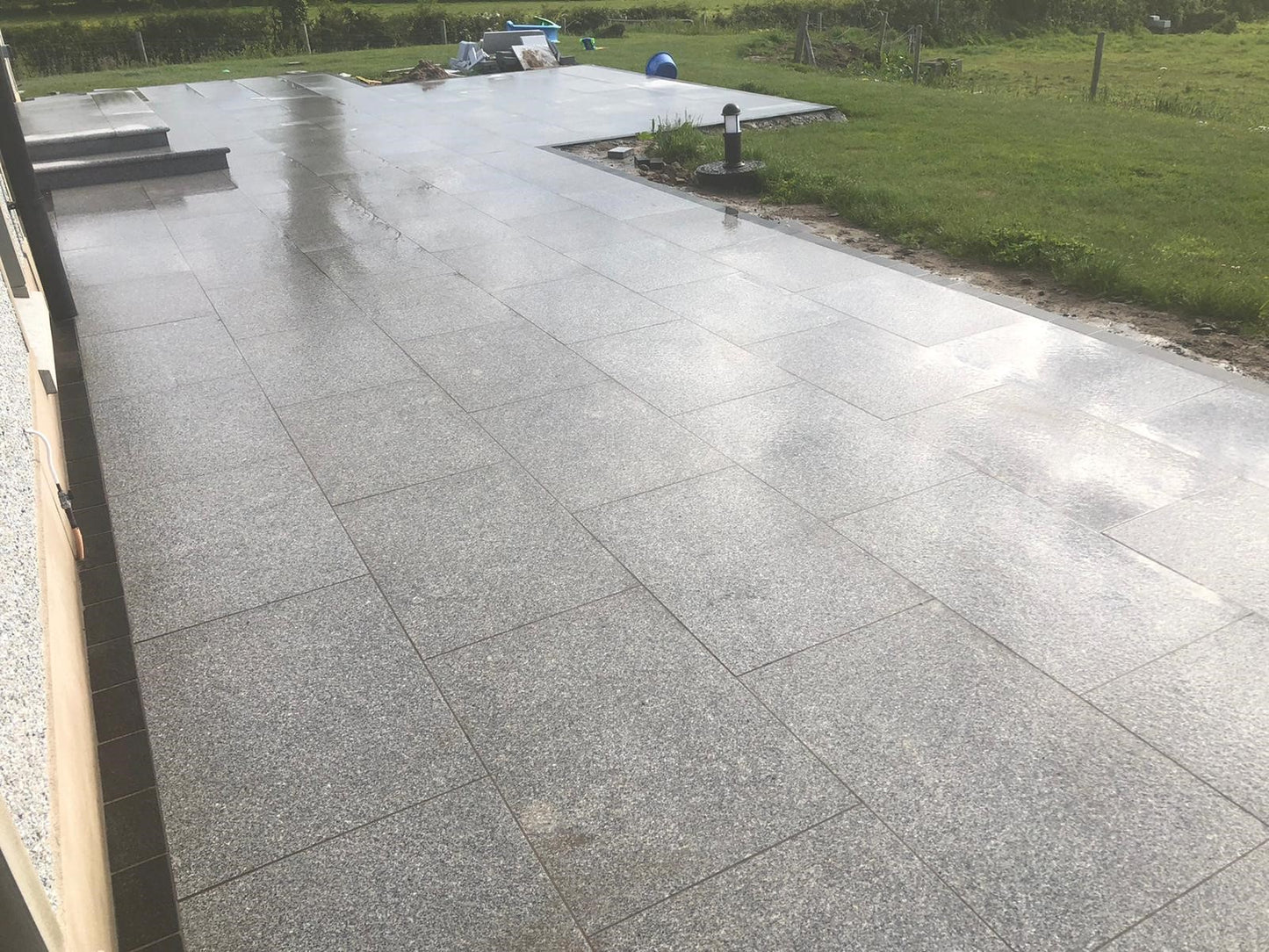 Silver Granite Paving - 900 x 600