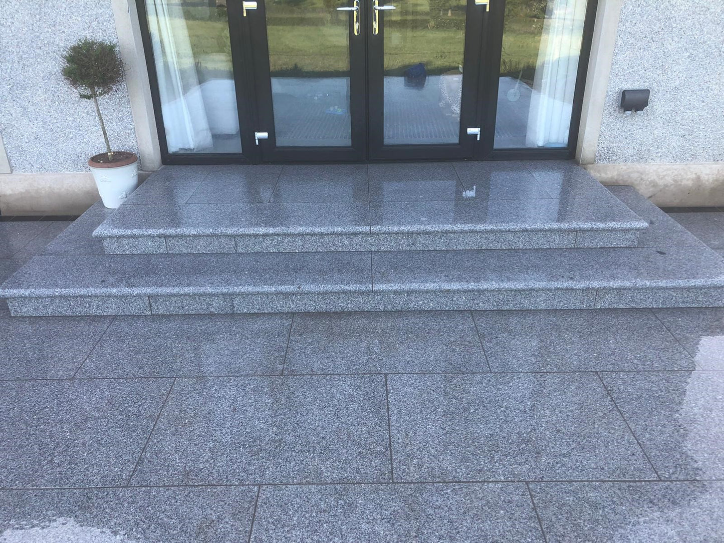 Silver Granite Paving - 900 x 600