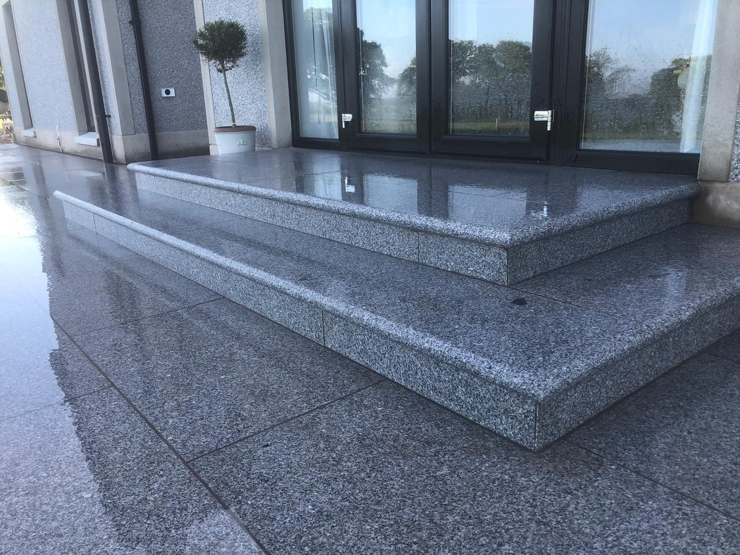 Silver Granite Paving - 900 x 600