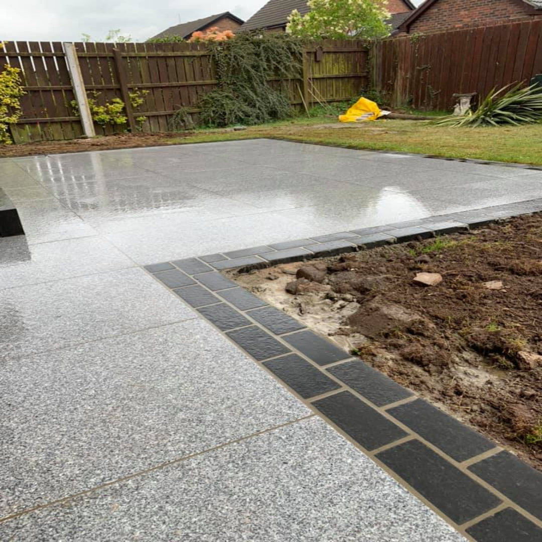 Silver Granite Paving - 900 x 600