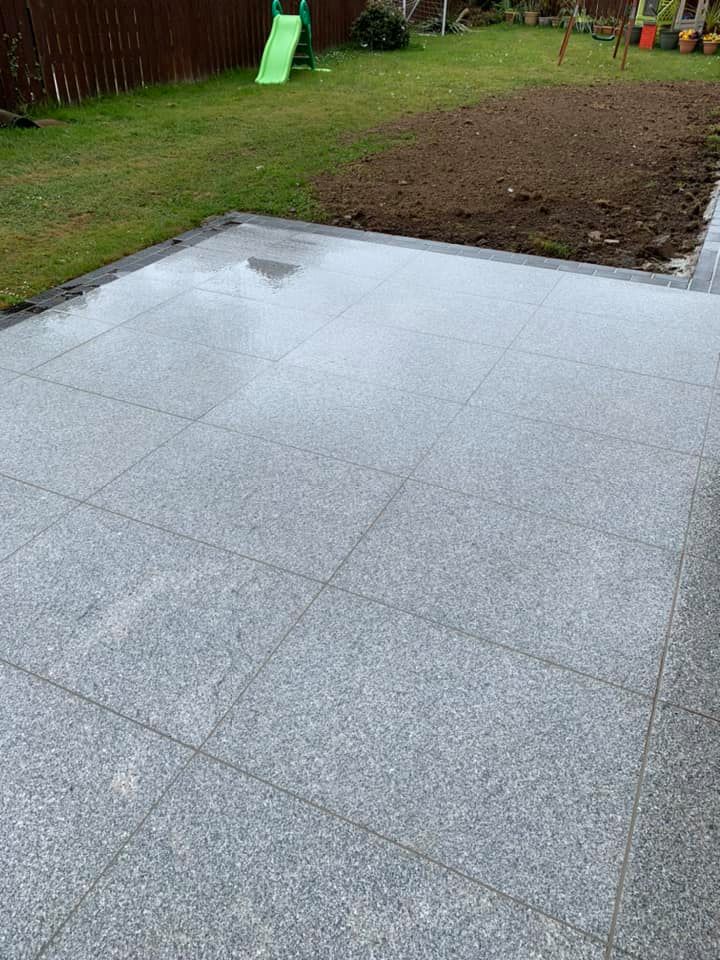 Silver Granite Paving - 900 x 600