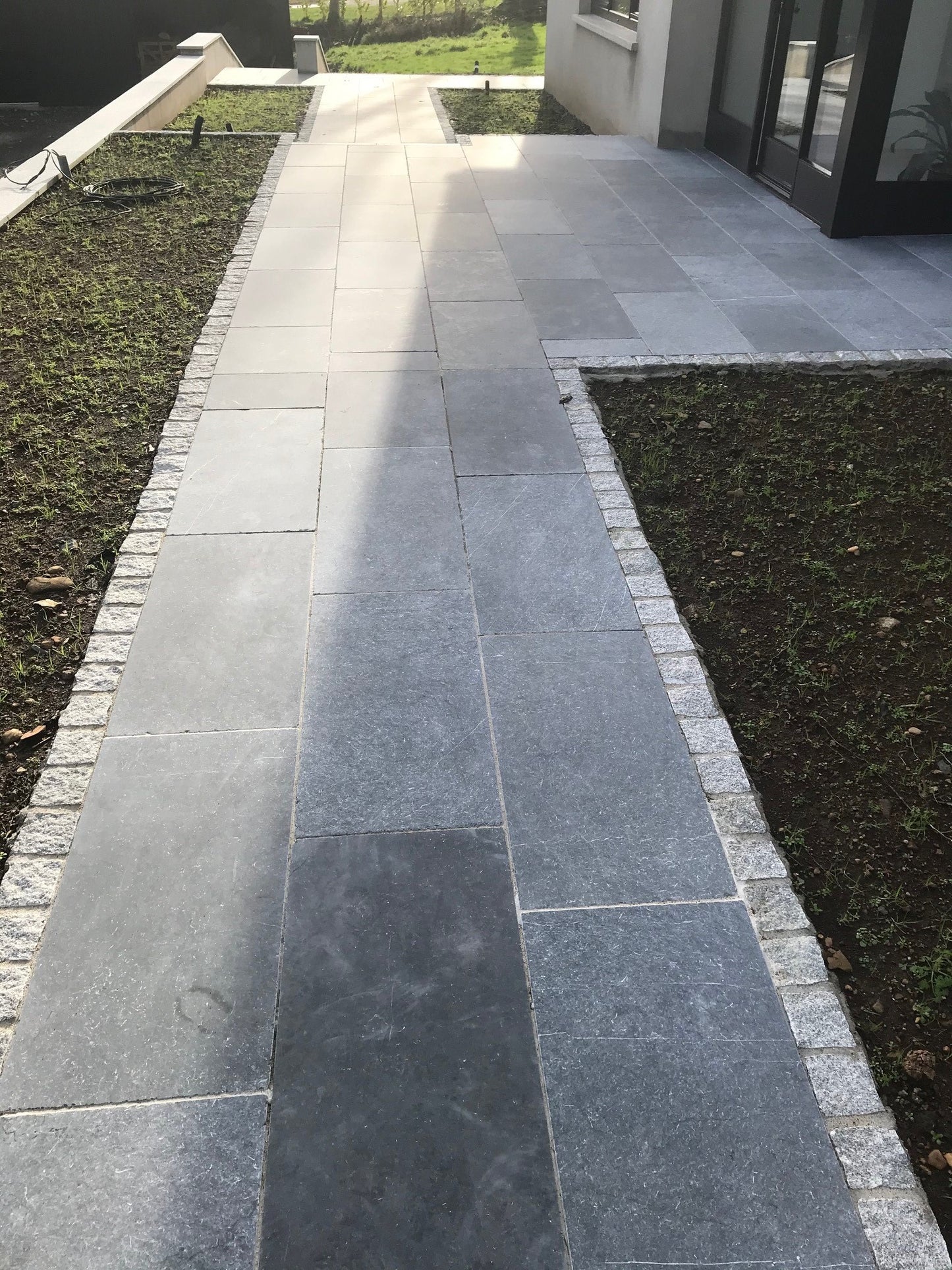 Silver Granite Setts 100 x 100 - Bush Hammered & Lightly Tumbled