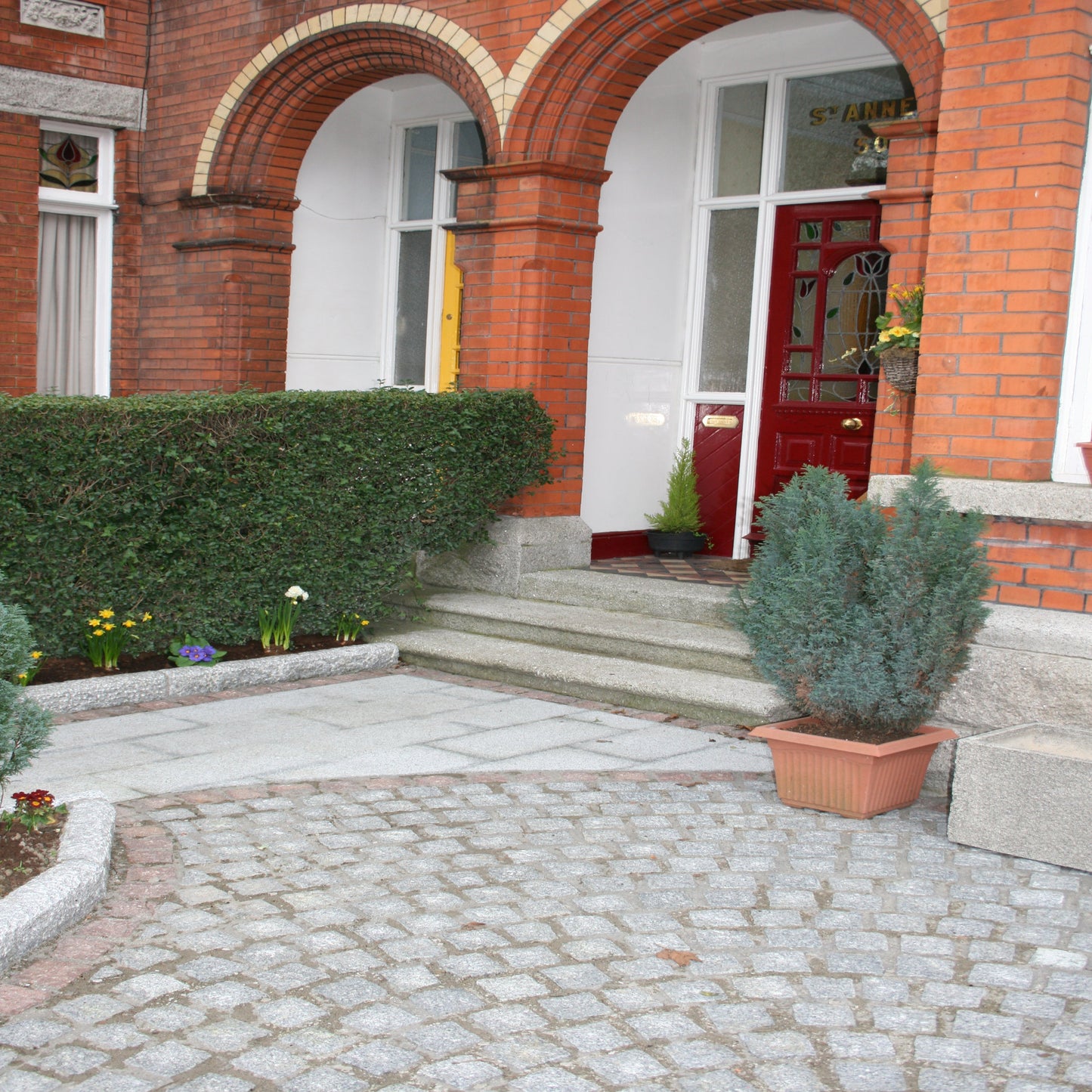 Silver Granite Setts 100 x 100 - Bush Hammered & Lightly Tumbled