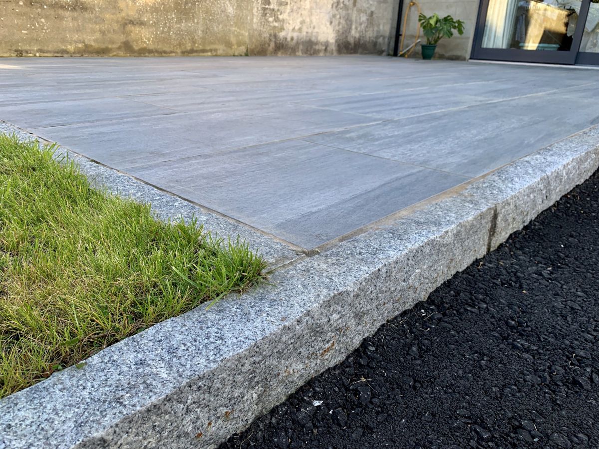 Silver Granite Kerb 1000 x 200 x 80 - Pineapple