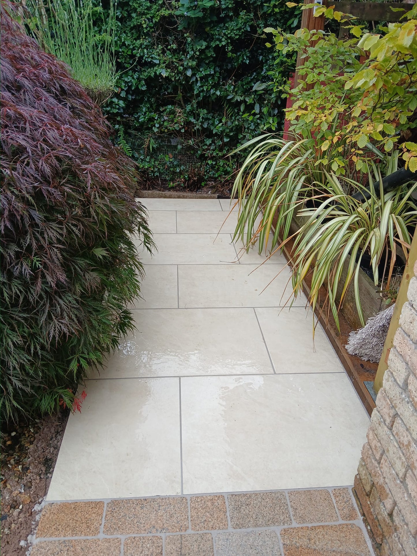 Jewel Range Station White Porcelain Paving