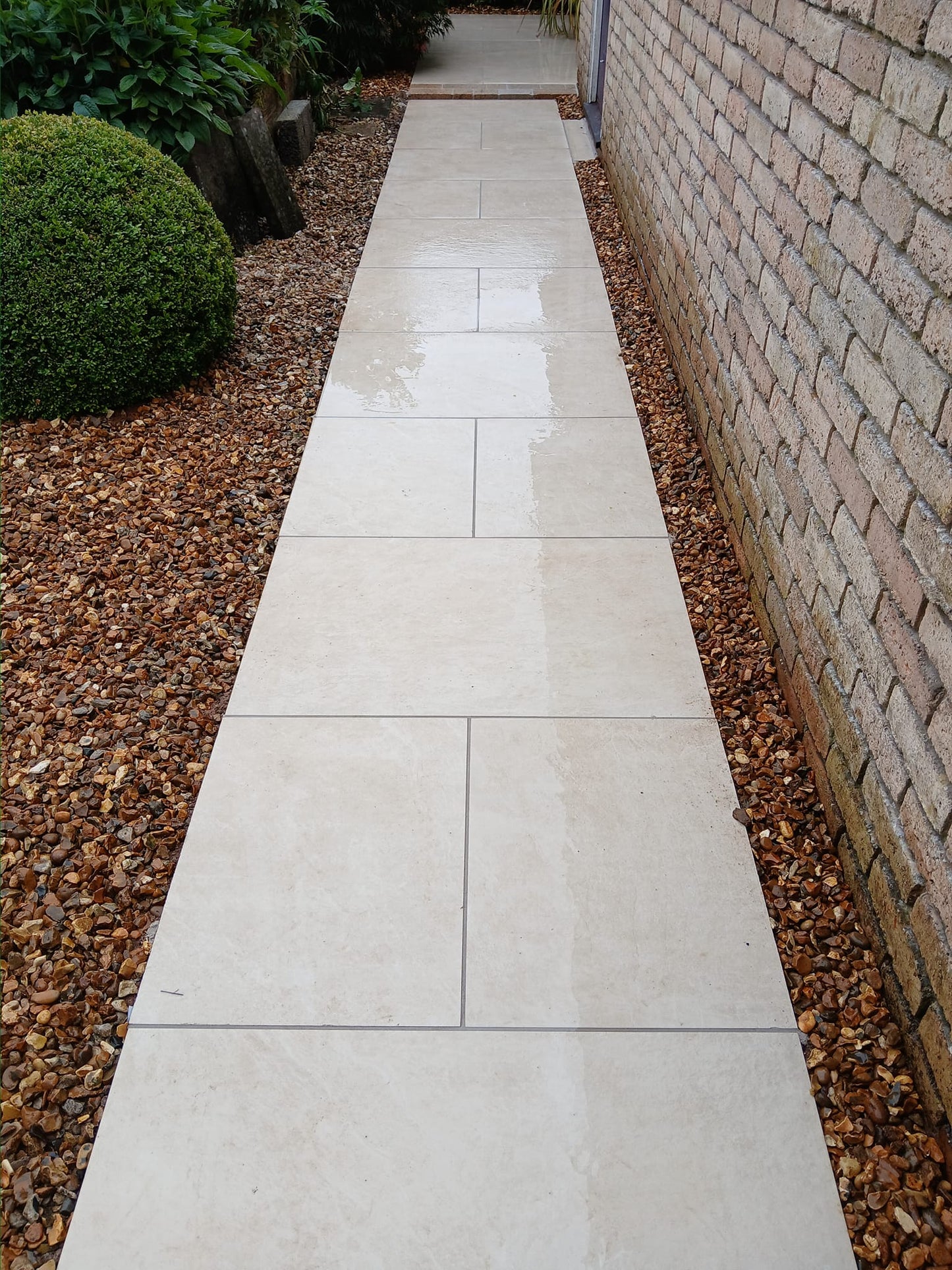 Jewel Range Station White Porcelain Paving