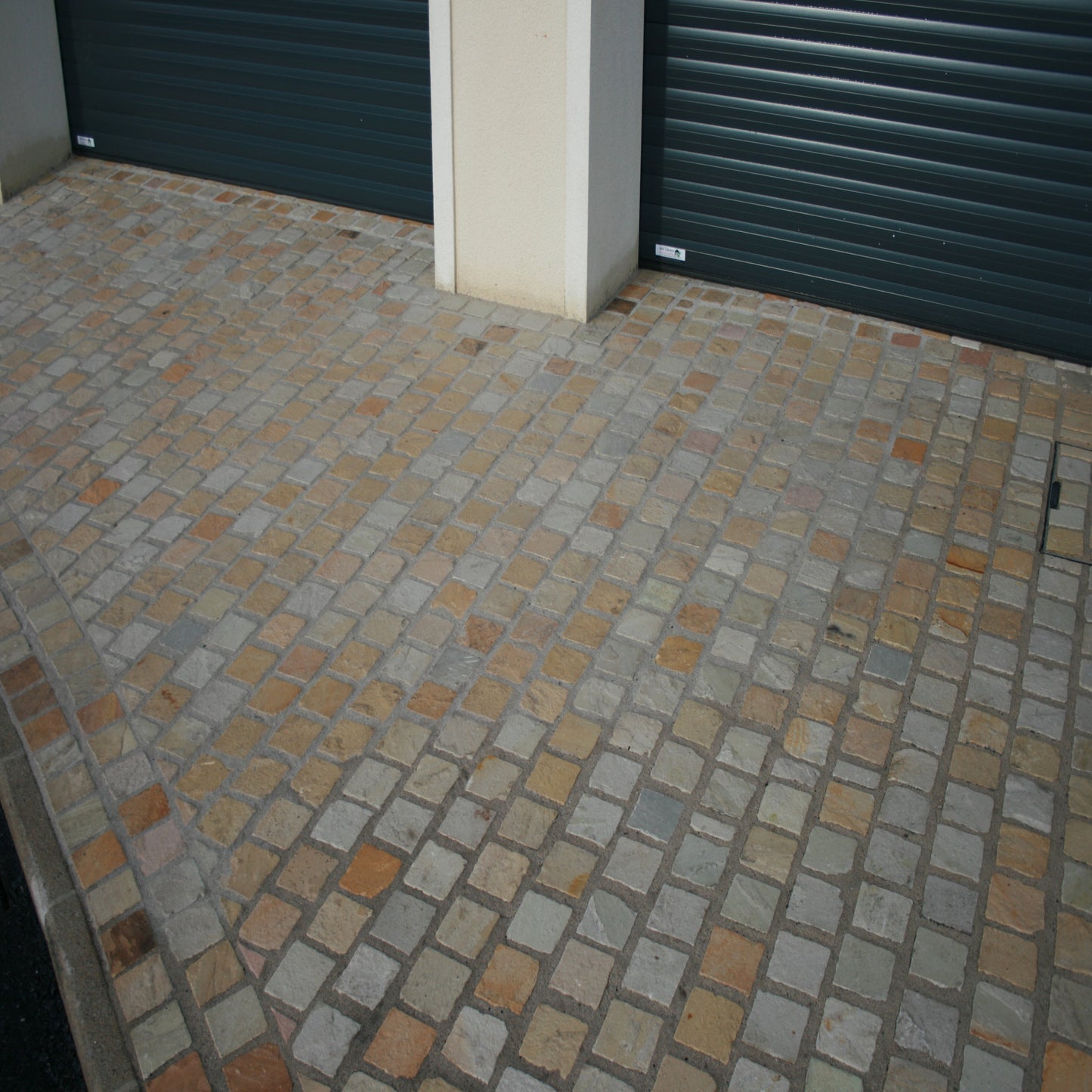 Tinted Mint Sandstone Setts 100 x 100