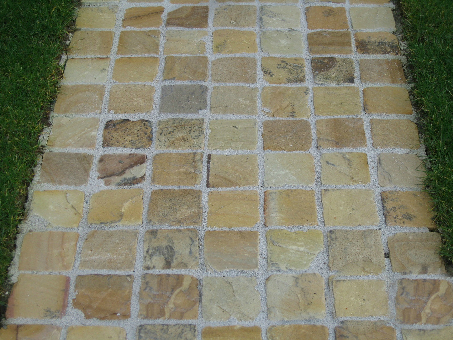Tinted Mint Sandstone Setts 100 x 100
