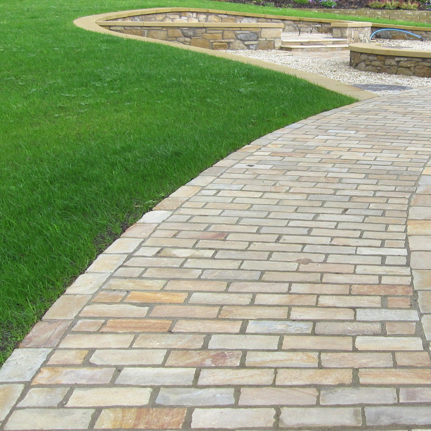 Tinted Mint Sandstone Setts 200 x 100