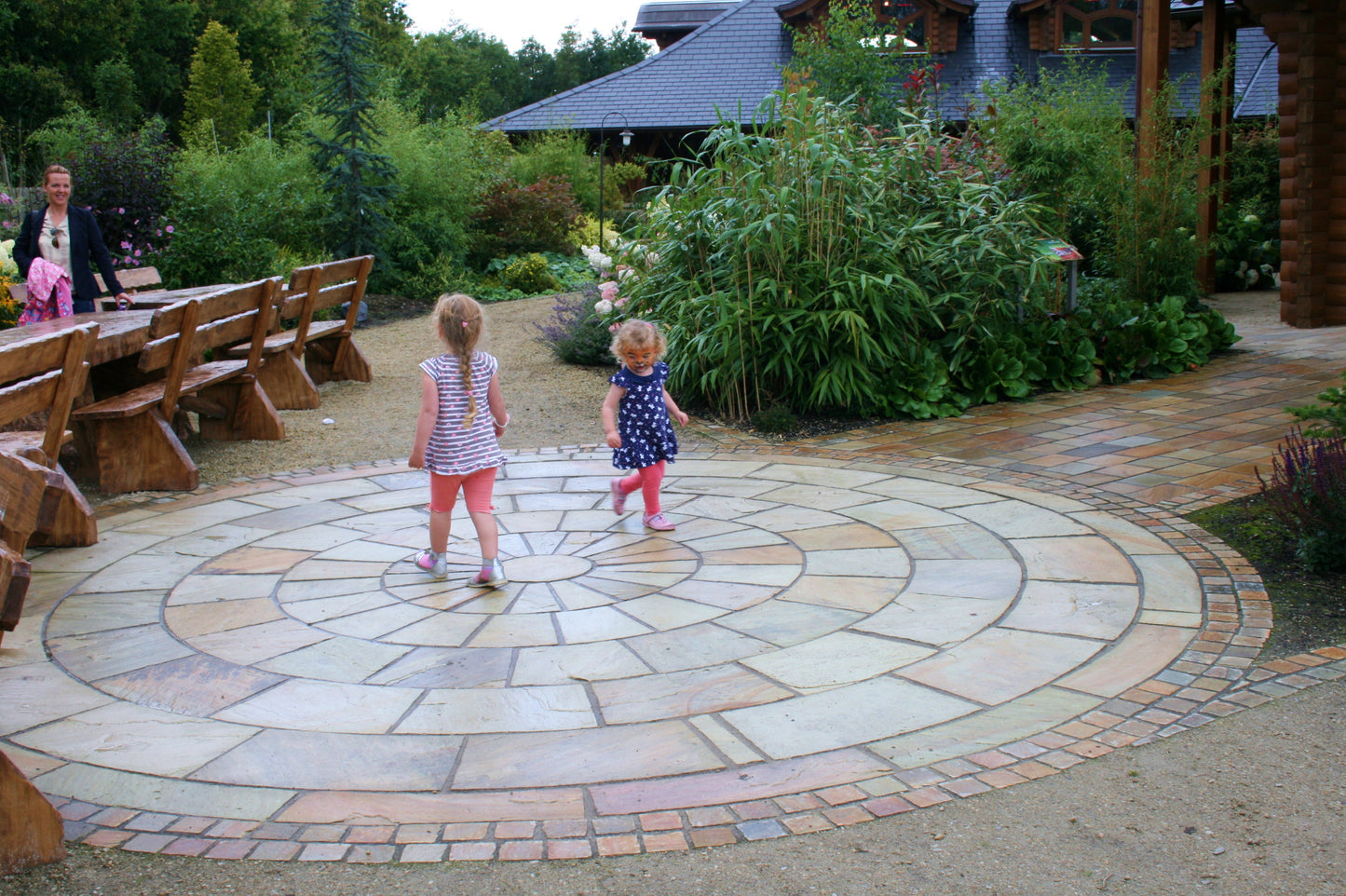 Tinted Mint Sandstone - 4m Diameter