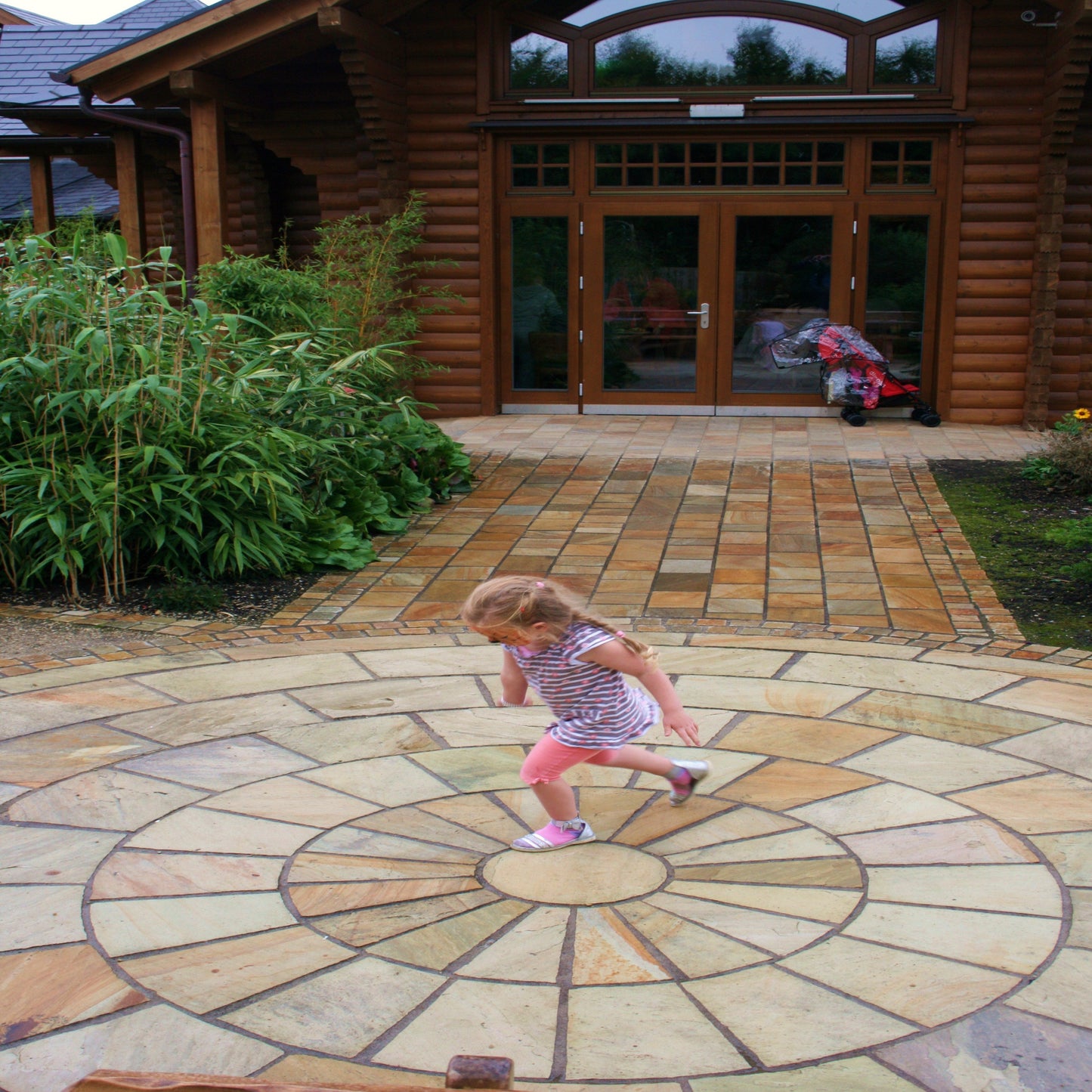 Tinted Mint Sandstone - 4m Diameter
