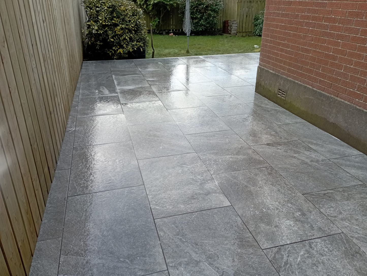 Twice Qz Dark Porcelain Paving