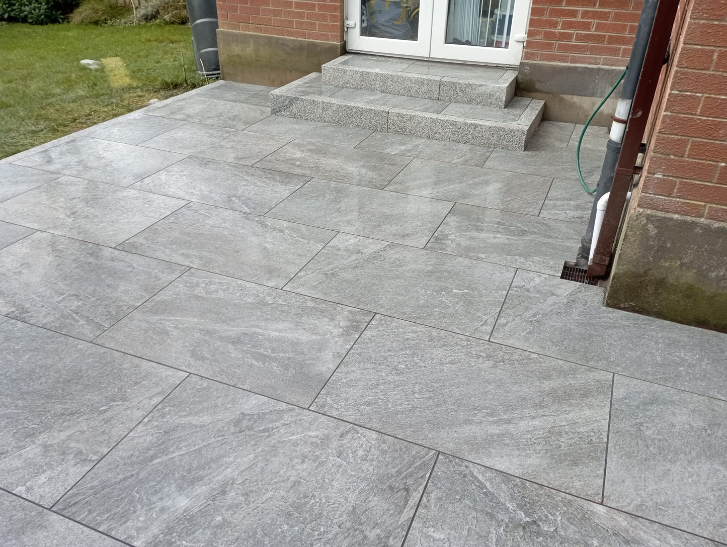Twice Qz Dark Porcelain Paving