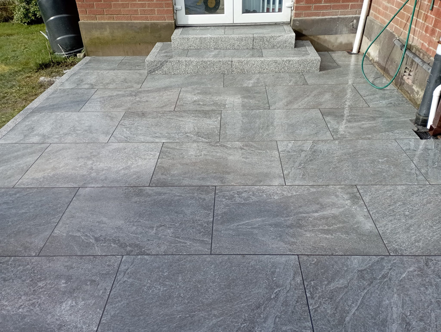 Twice Qz Dark Porcelain Paving