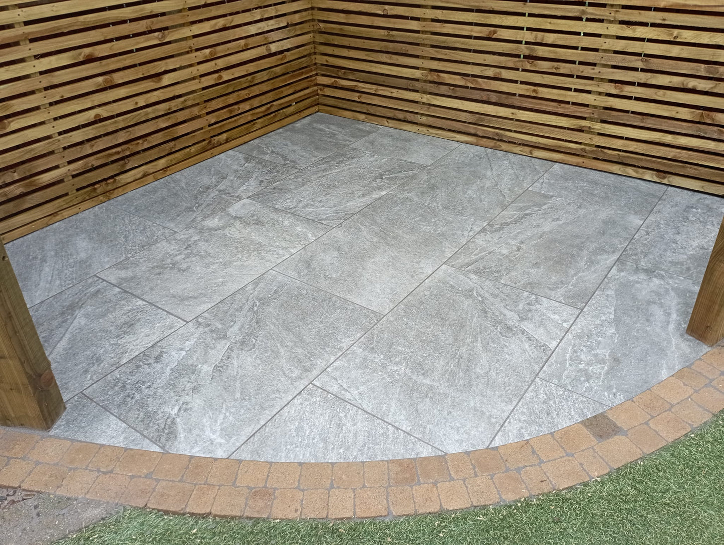 Twice Qz Dark Porcelain Paving