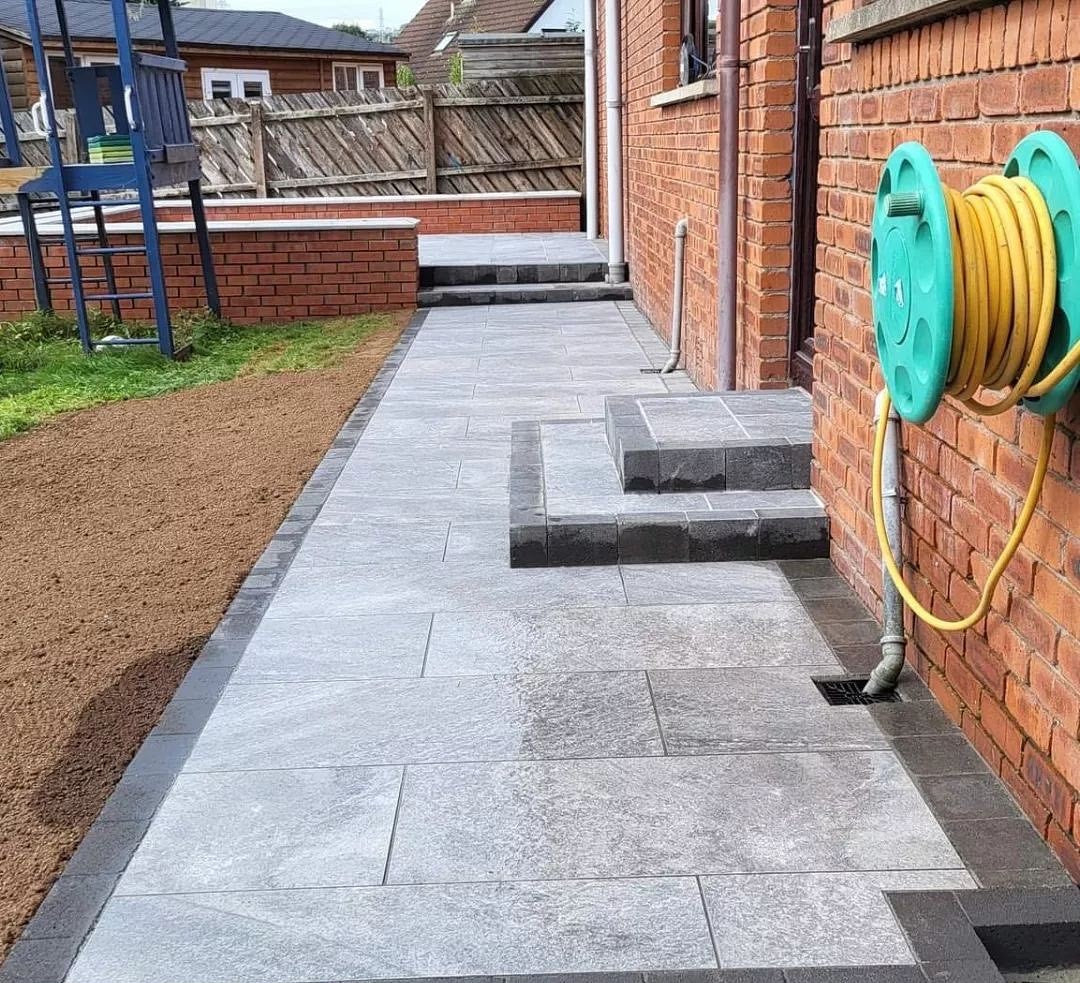 Twice Qz Dark Porcelain Paving