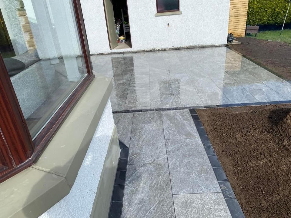 Twice Qz Dark Porcelain Paving