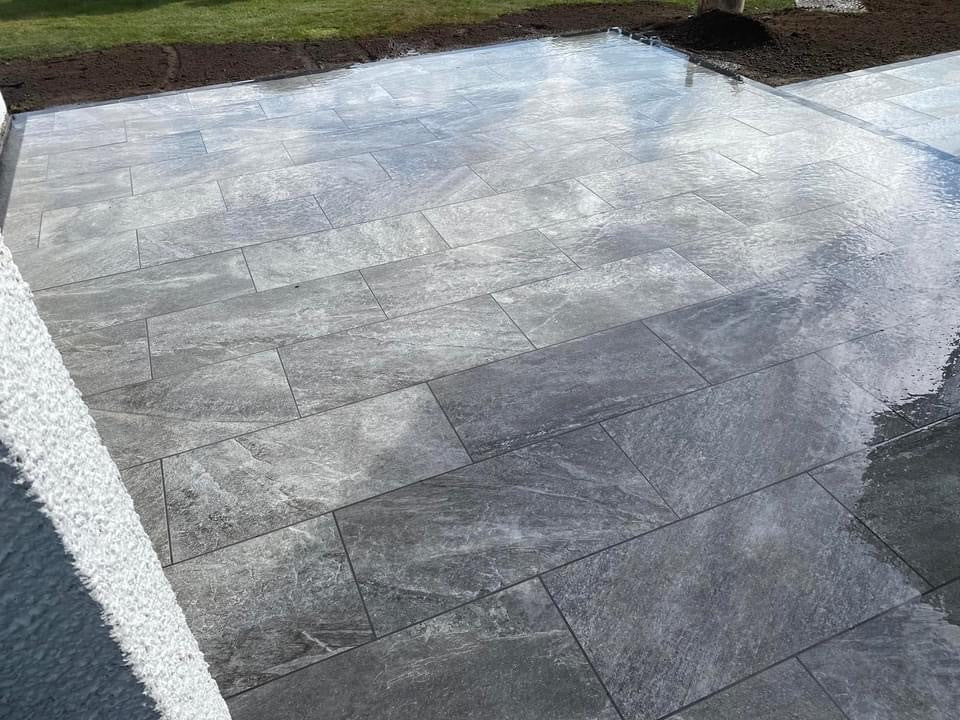 Twice Qz Dark Porcelain Paving