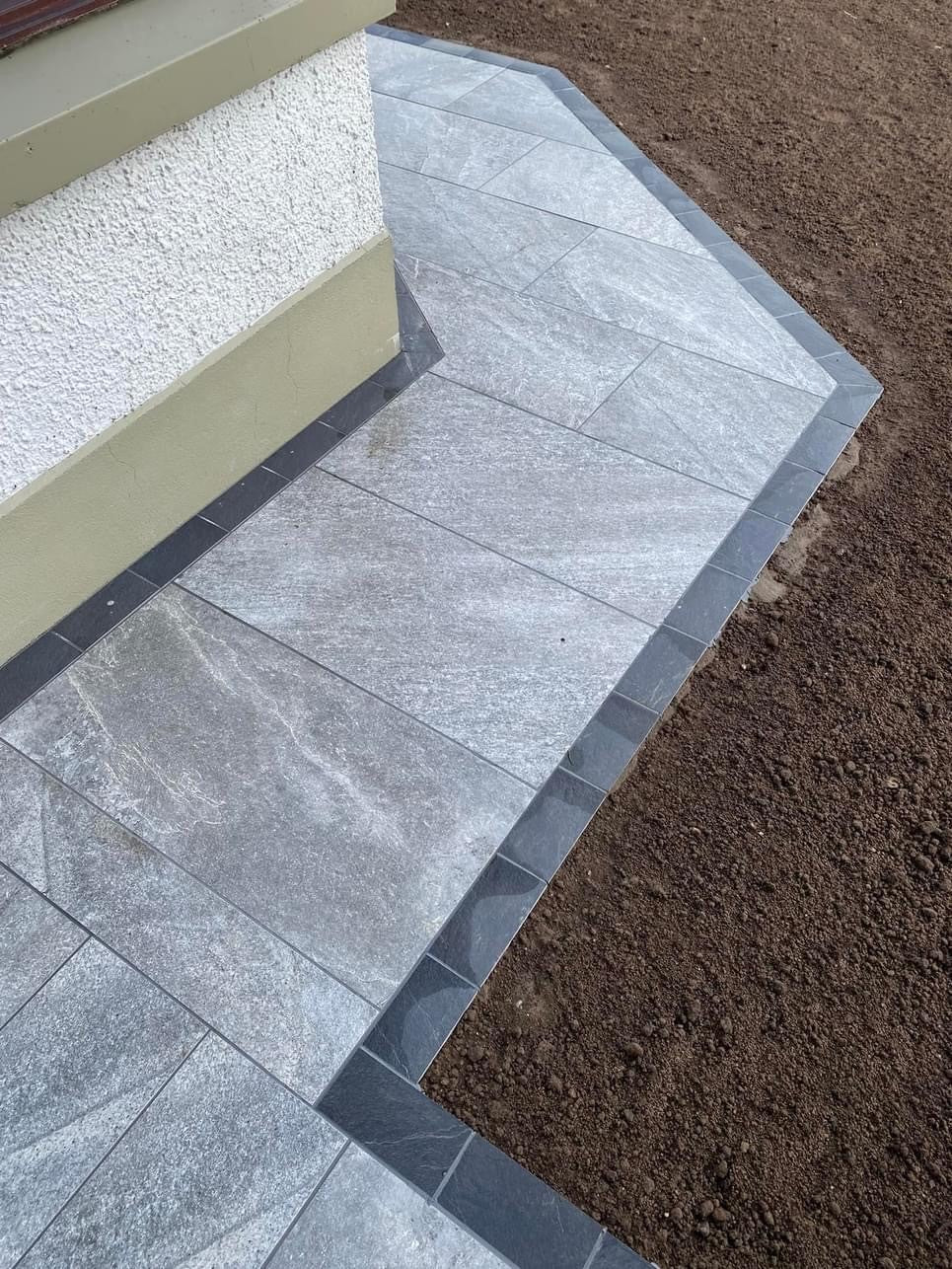 Twice Qz Dark Porcelain Paving