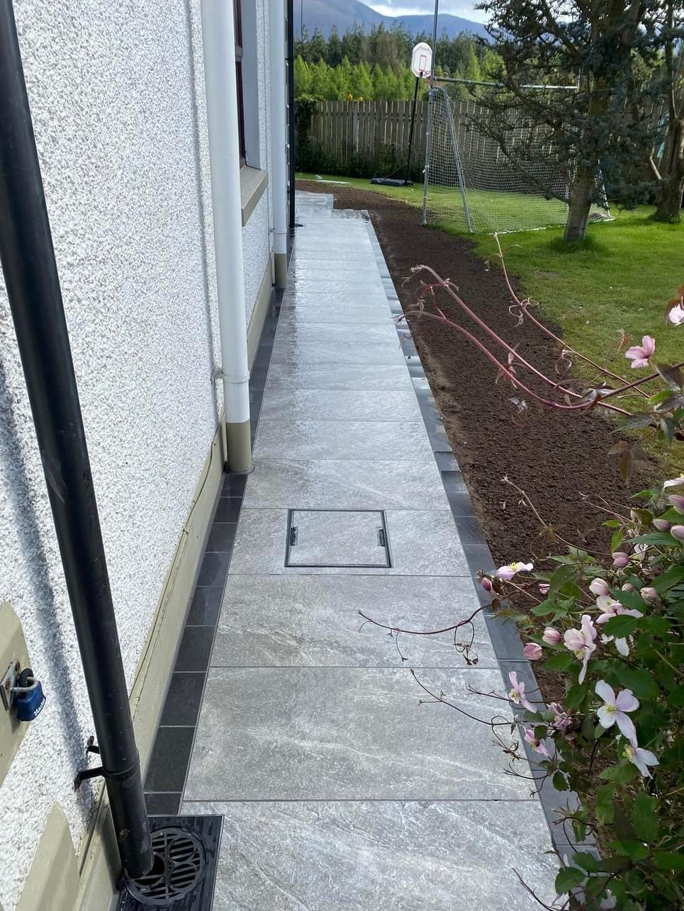Twice Qz Dark Porcelain Paving
