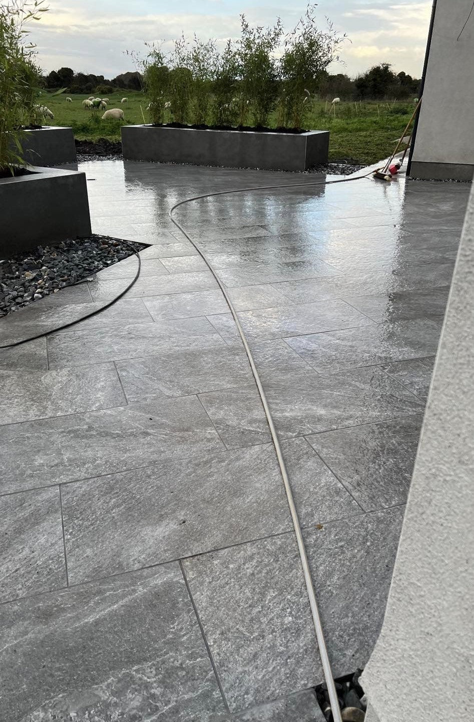 Twice Qz Dark Porcelain Paving