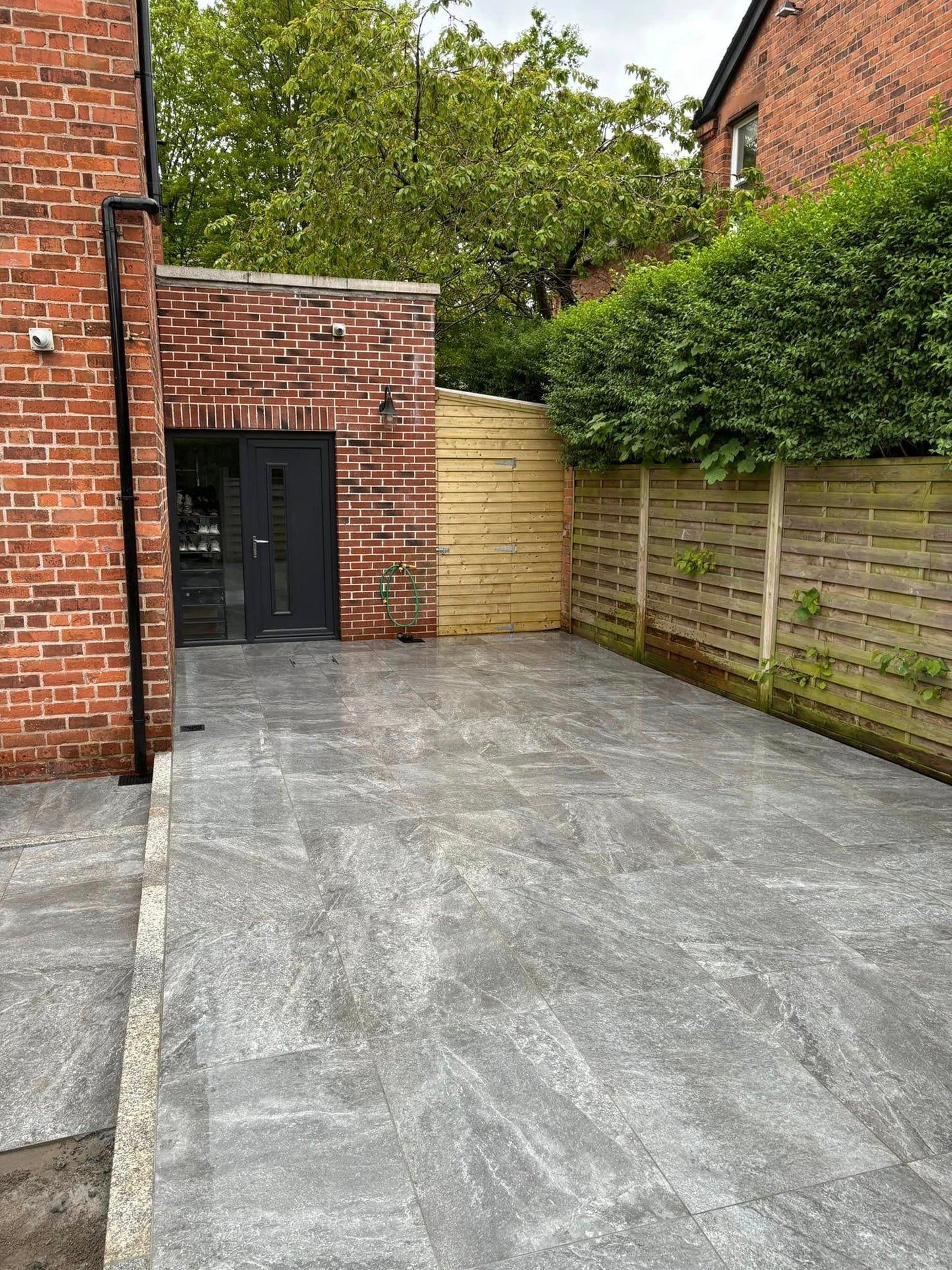 Twice Qz Dark Porcelain Paving