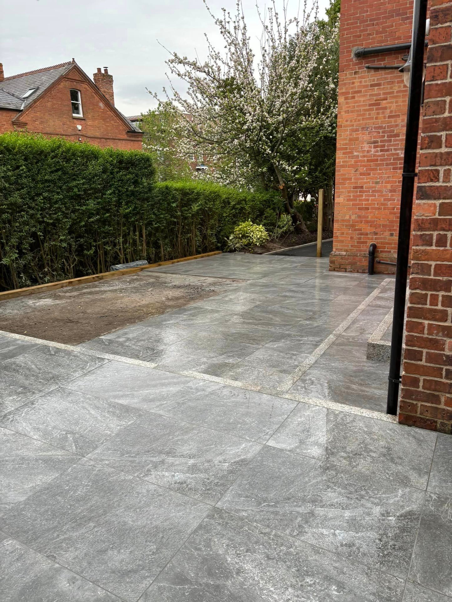 Twice Qz Dark Porcelain Paving