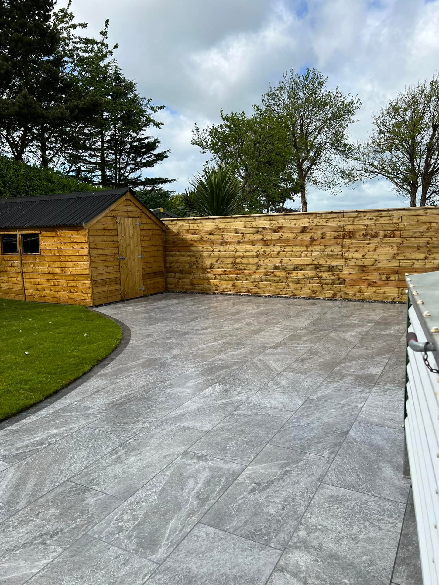 Twice Qz Dark Porcelain Paving