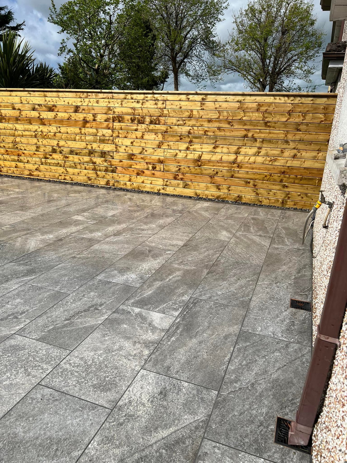 Twice Qz Dark Porcelain Paving