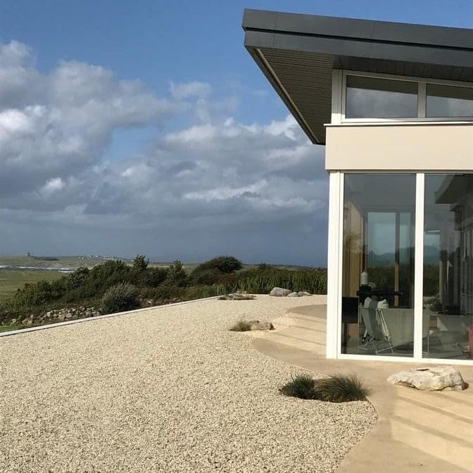 Modern house with patio area completed using 14mm Gold Donegal Quartzite Stone Chipping. 