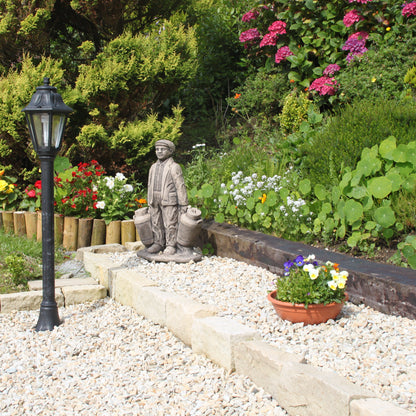 Decorative garden design featuring 20mm Gold Donegal Quartzite Stone Chipping.