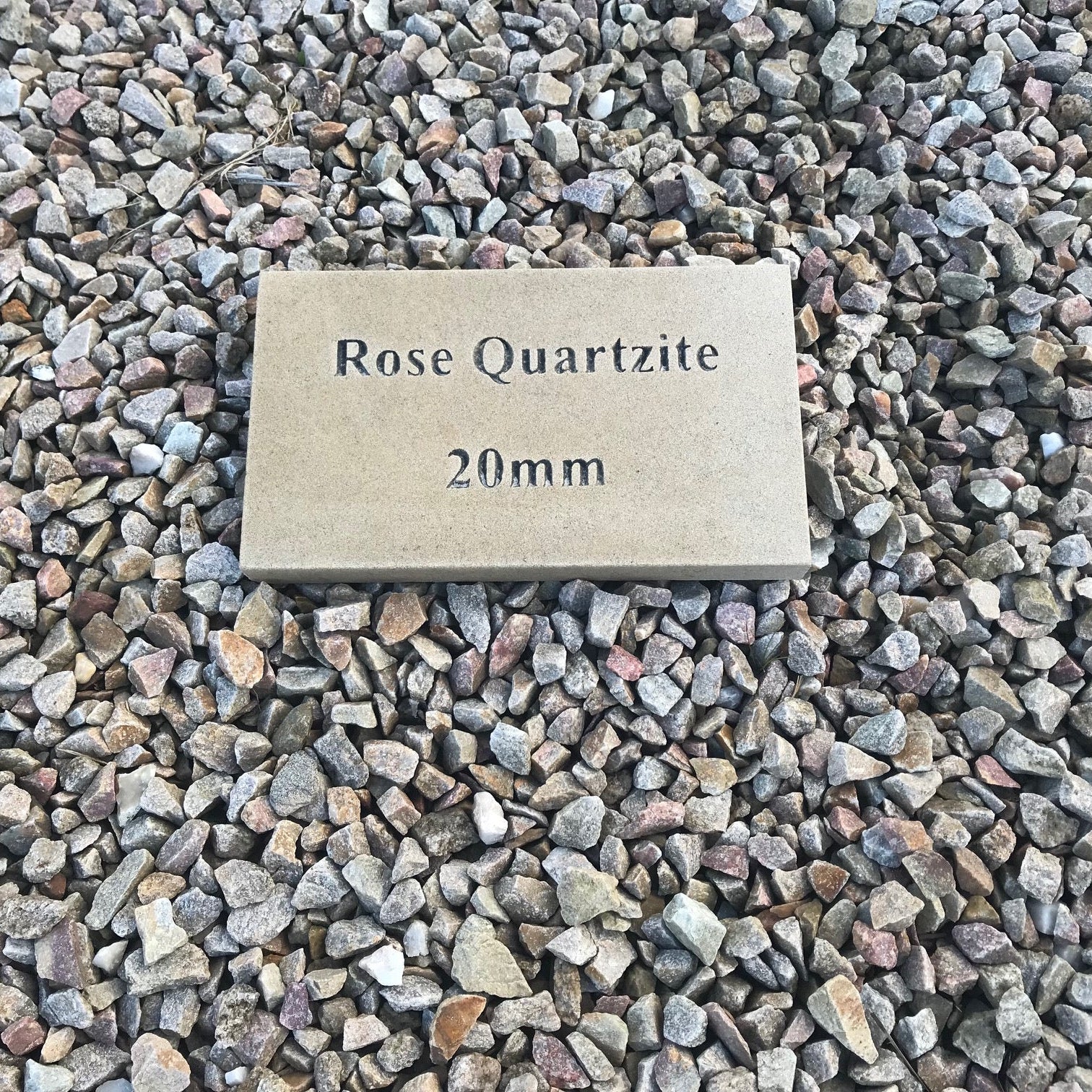 Display area of 20mm Rose Gold Quartzite Stone Chipping with a sandstone plaque that reads 'Rose Quartzite 20mm'  