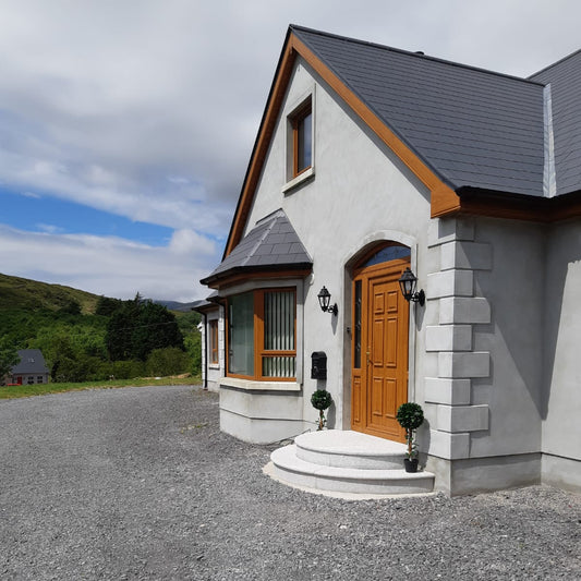 Bespoke Curved Silver Granite Steps at house entrance. 