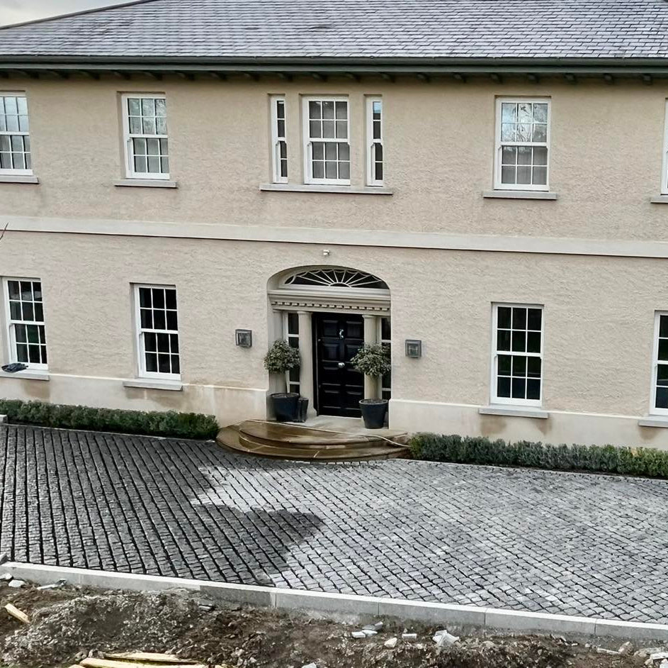 Large house with a cobbled driveway and garden area. Driveway was completed using Black Granite Cobbles in 100 x 100mm size. 