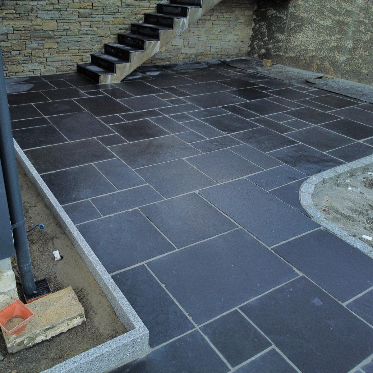 Small courtyard with stairs featuring Black Limestone Paving. 