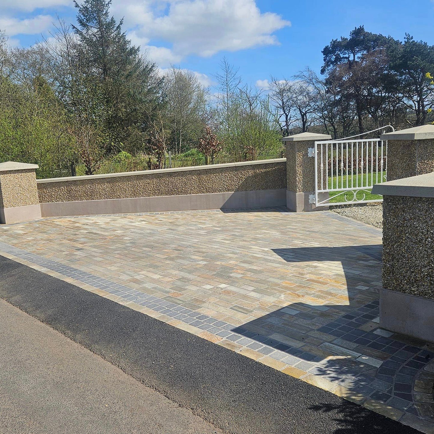Donegal Quartzite paving entrance with border design completed using Black Limestone Cobbles 100 x 100mm.