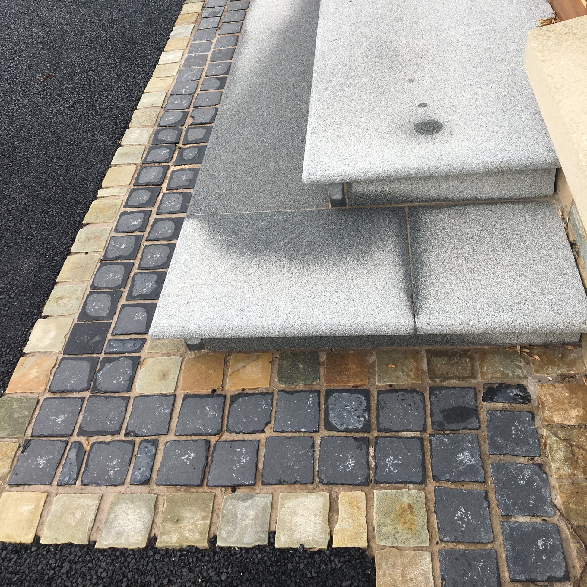 Silver Granite Steps with a mix of stone cobbles in Donegal Quartzite and Black Limestone in 100 x 100mm size. 