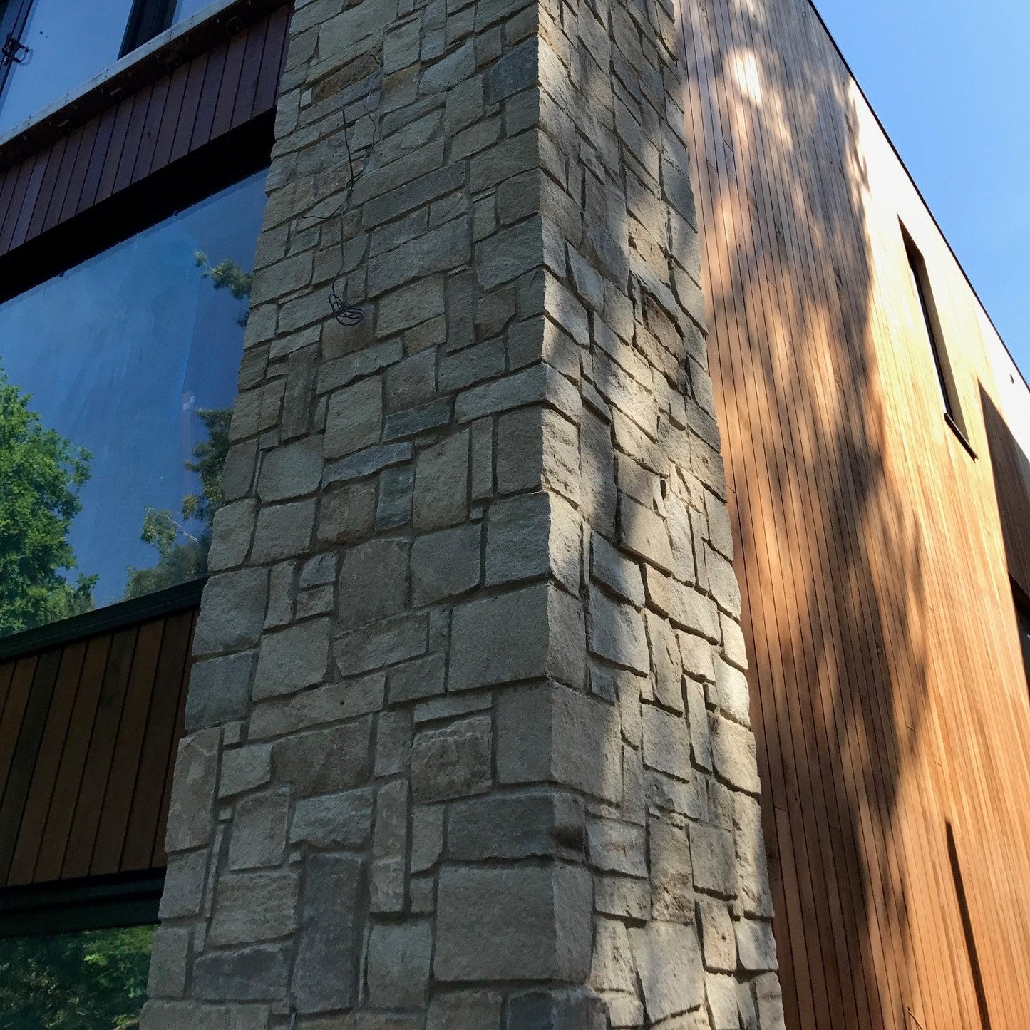 Close up of a stone-clad building featuring a stonework mix containing Blue Grey Sandstone. 