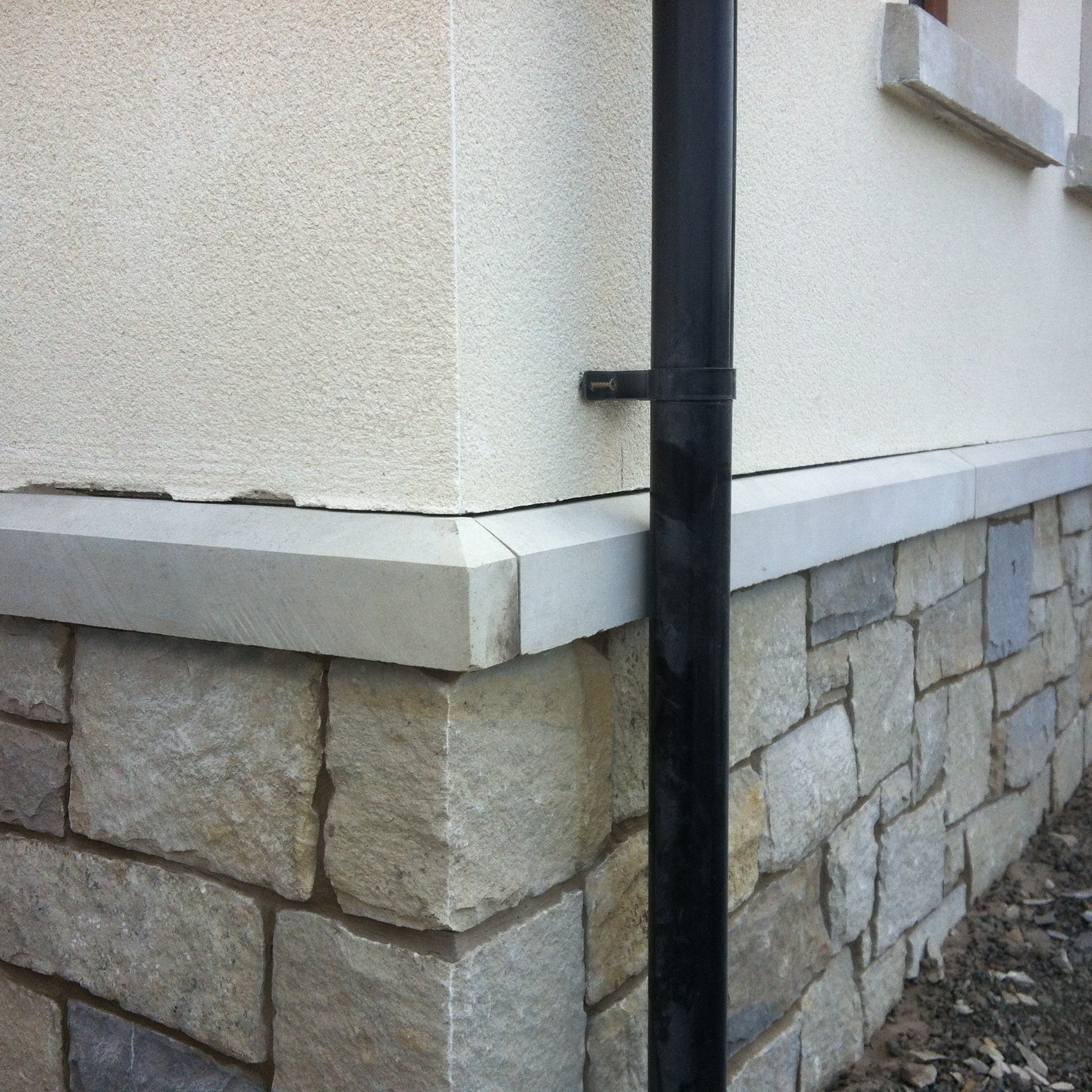 Close up of stonework featuring Blue Grey Sandstone Stoneer Cladding. 