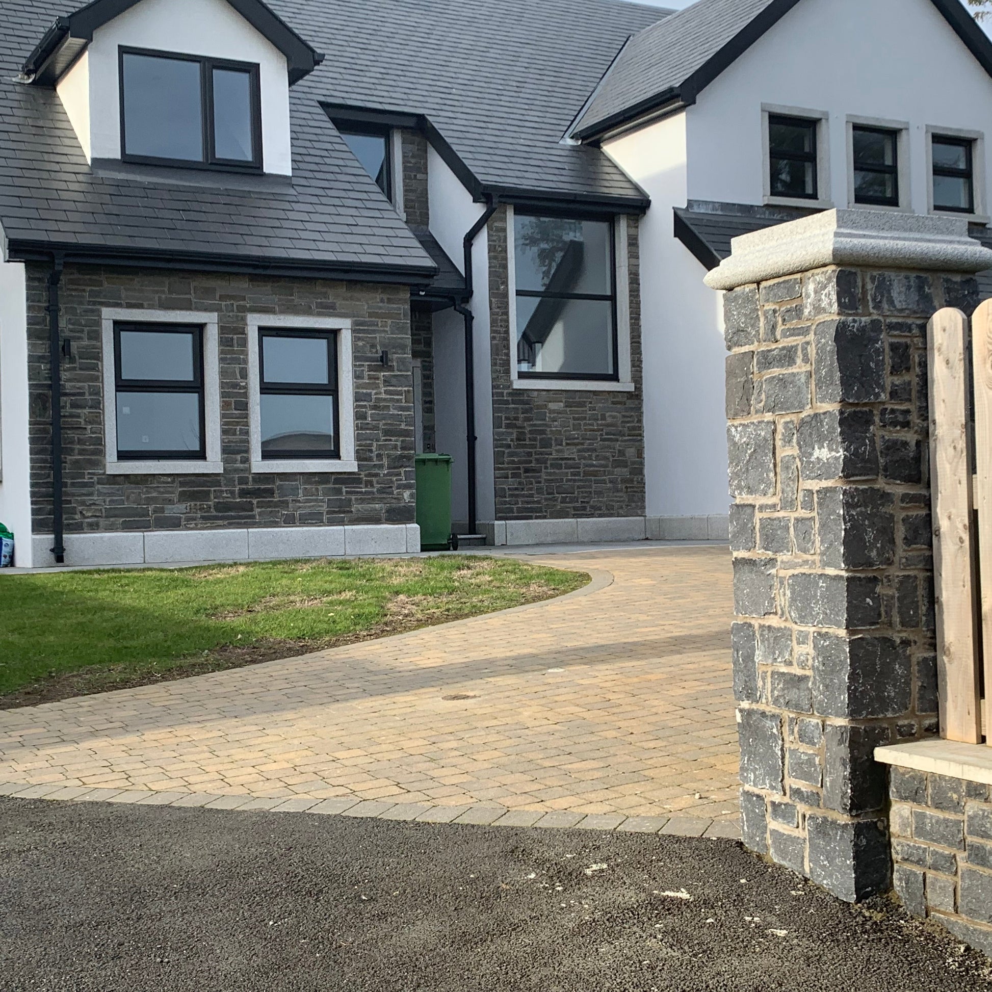 New build house with cladded feature walls in Blue Limestone Stoneer Cladding. 